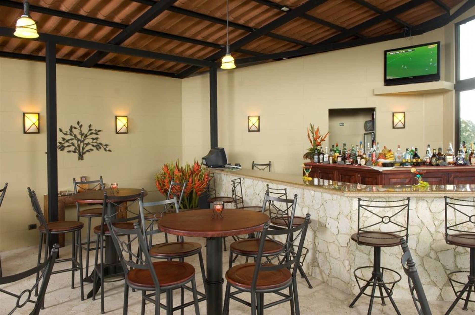 bar-piscina.jpg.1024x0_Hiomc.jpg