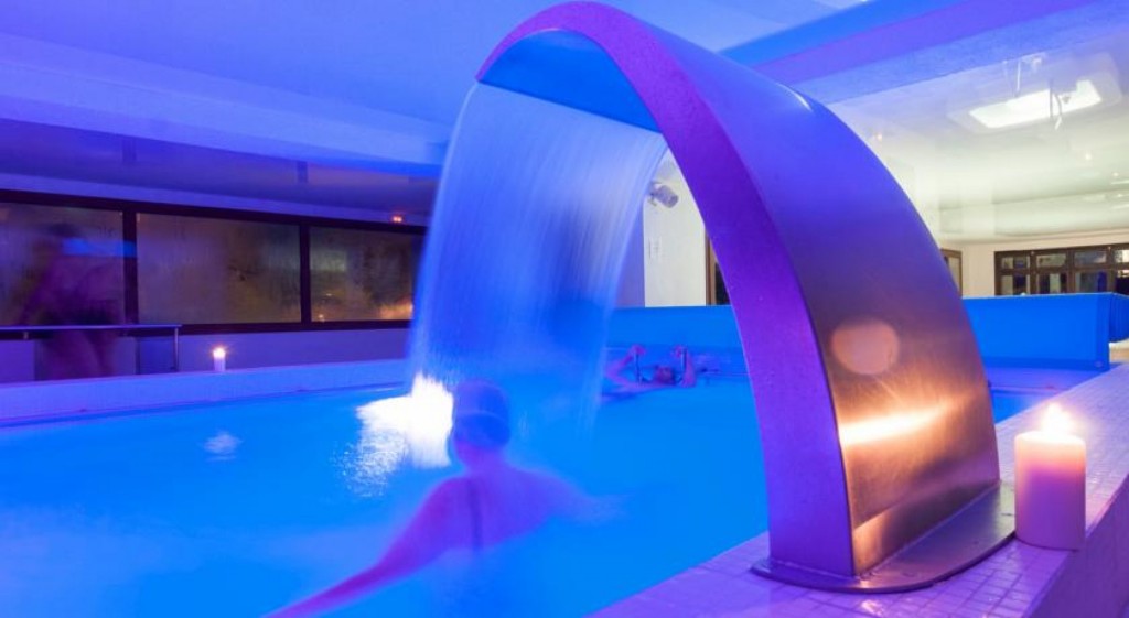 hotel caldes boi para niños con piscina climatizada