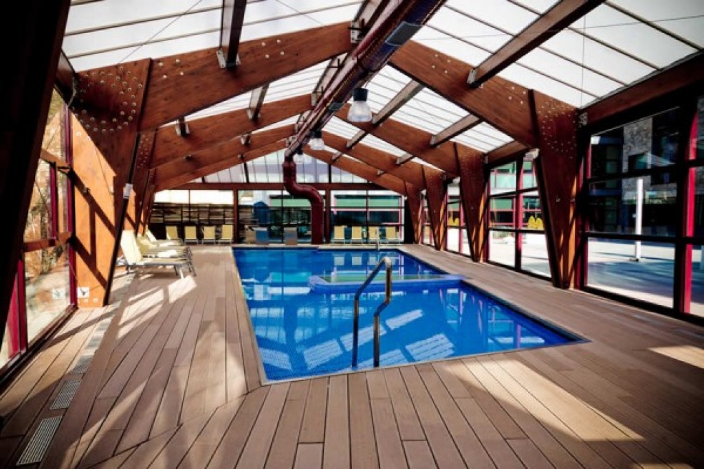 hotel benasque para niños con piscina climatizada
