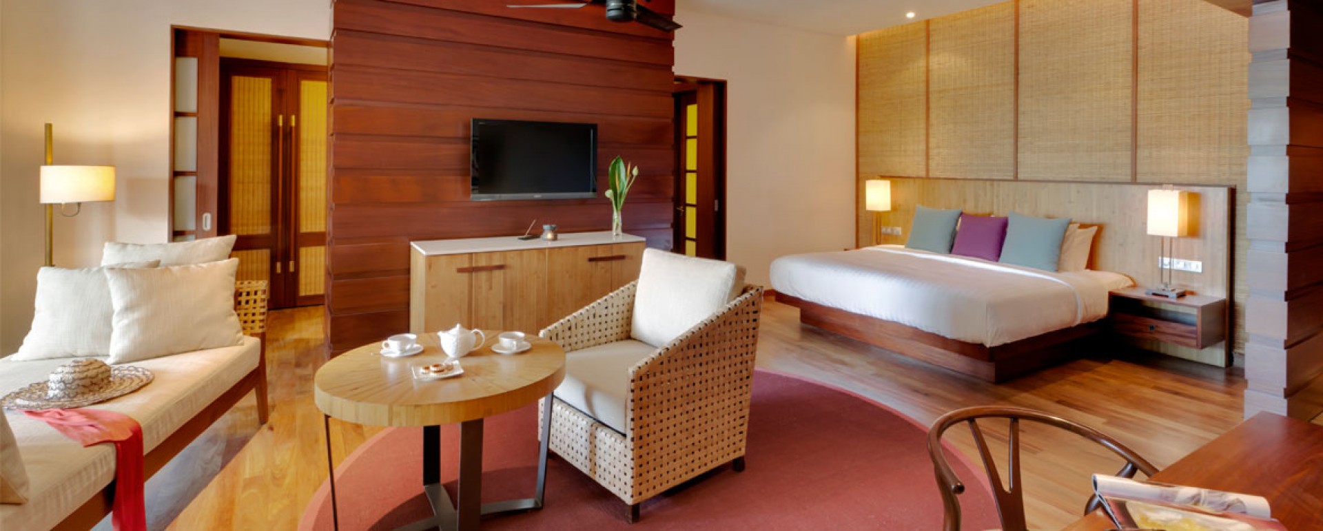 Angsana-Balaclava-Mauritius-Acc-Deluxe-Pool-Suite-Img1-1170x470_mrQMr.jpg