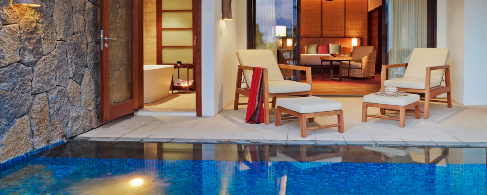 Angsana-Balaclava-Mauritius-Acc-Deluxe-Pool-Suite-Img2-1170x470_FiwmY.jpg