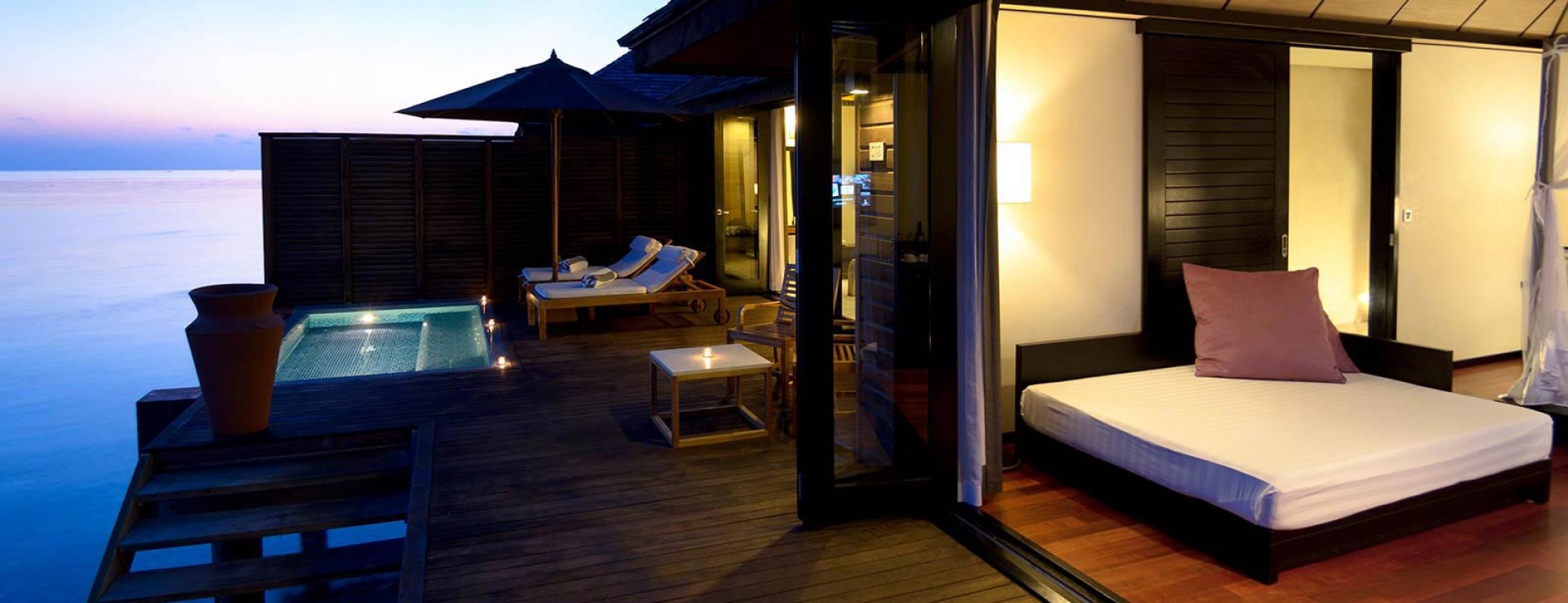 Deluxe-Water-Villa_03_ACqbf.jpg
