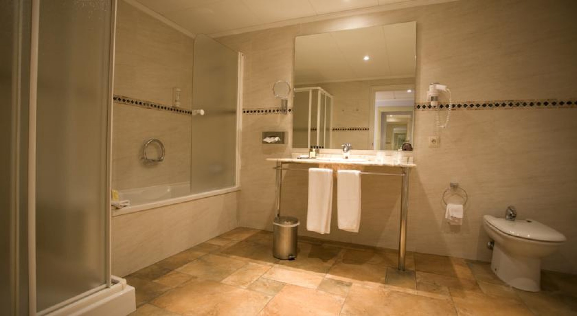 Denia-con-niño-baño2_dcwSa.jpg