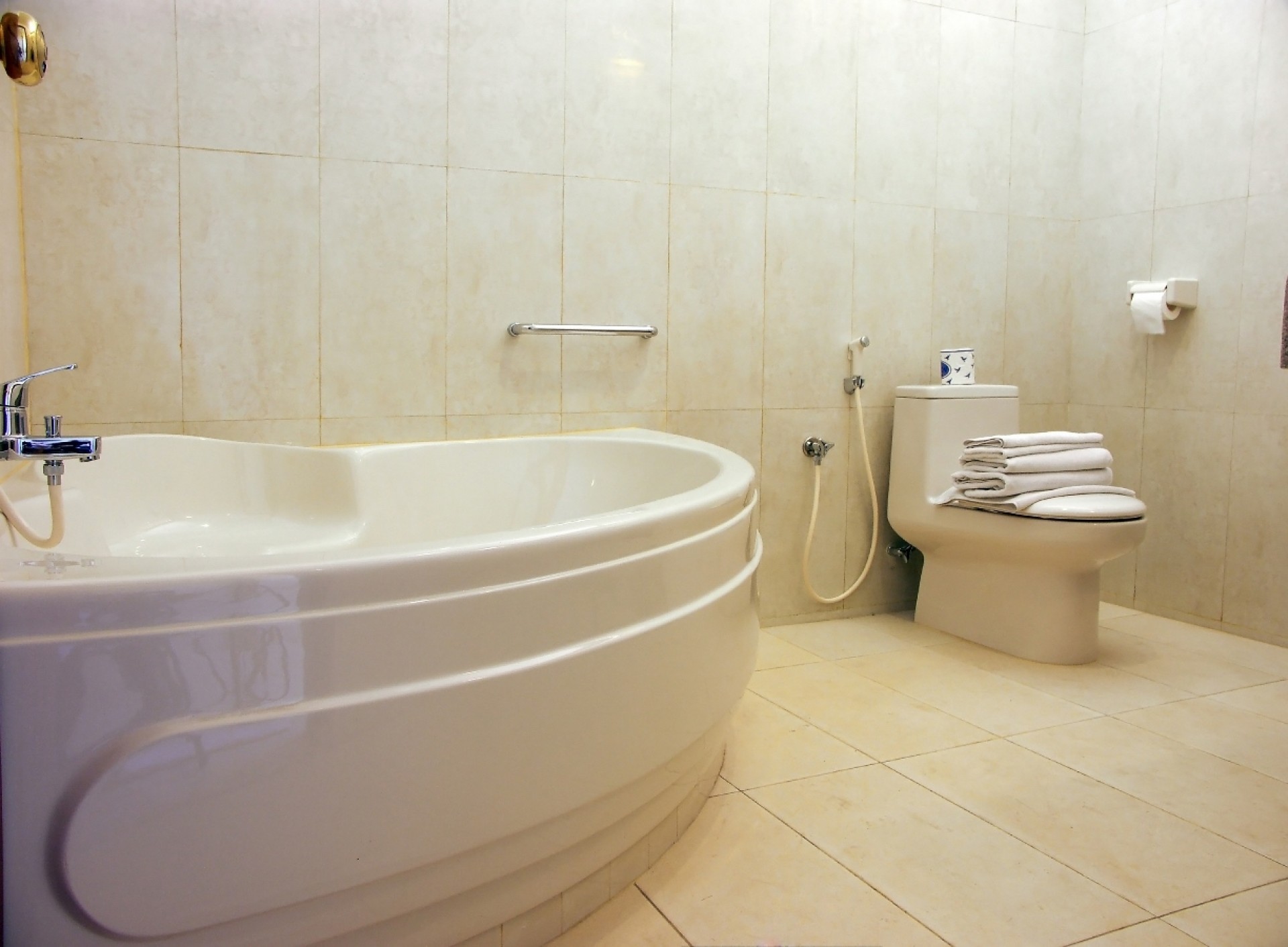 Family-Quintet-Bathroom-1.8-MB_aHynQ.jpg