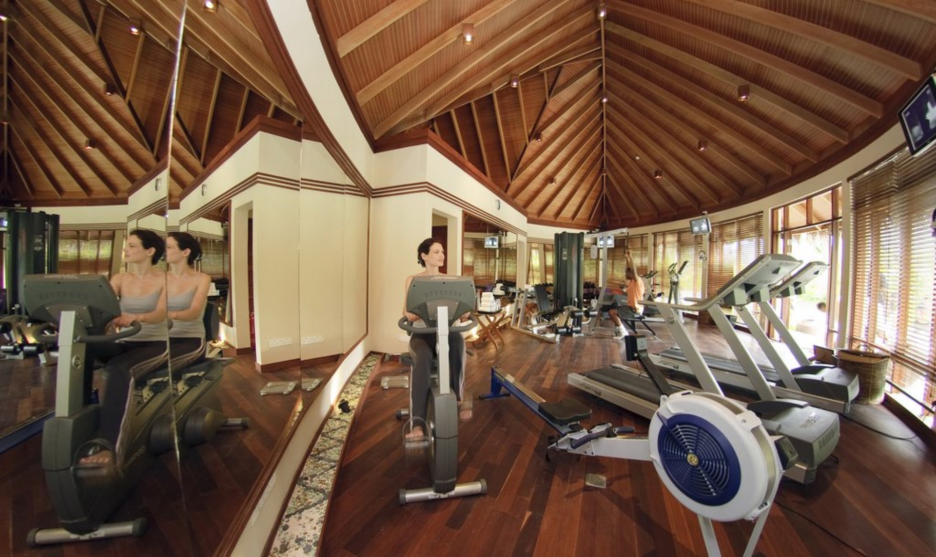 Fitness_centre_R_KGKeI.jpg