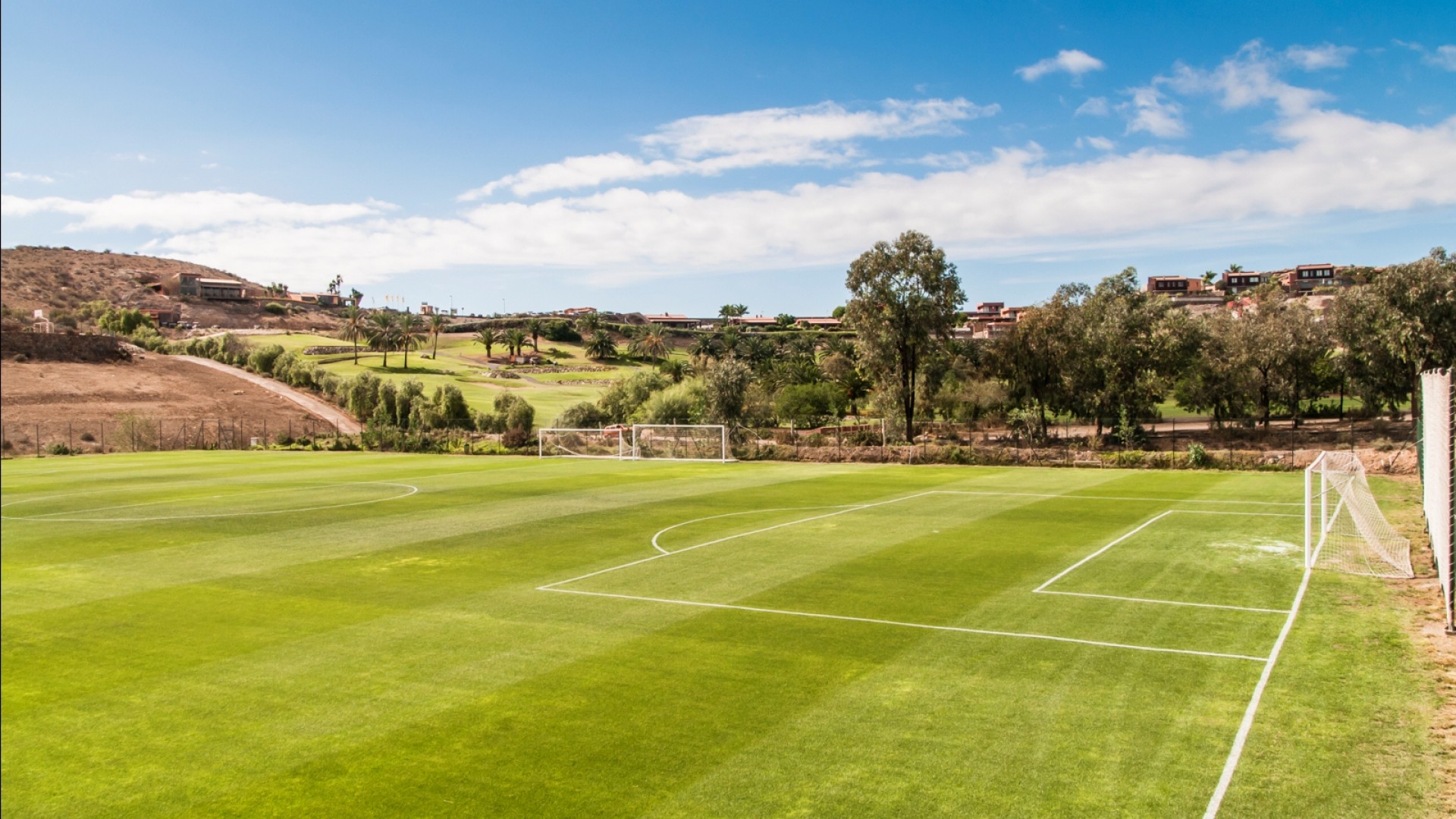 Football-Pitch-1600x900_5UXur.jpg