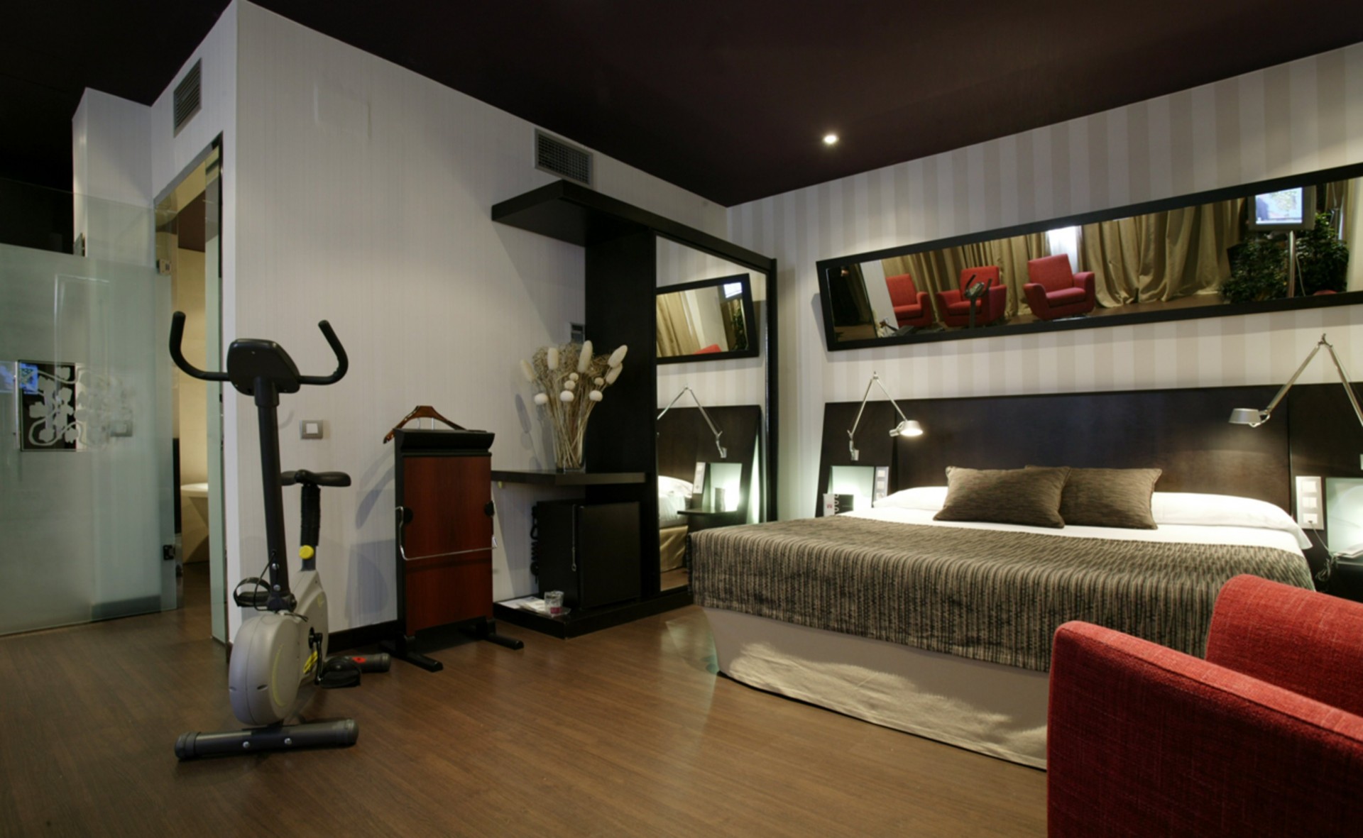 MAE_-_habitacion_show_room_1_-1300x800x300_BHGIz.jpg