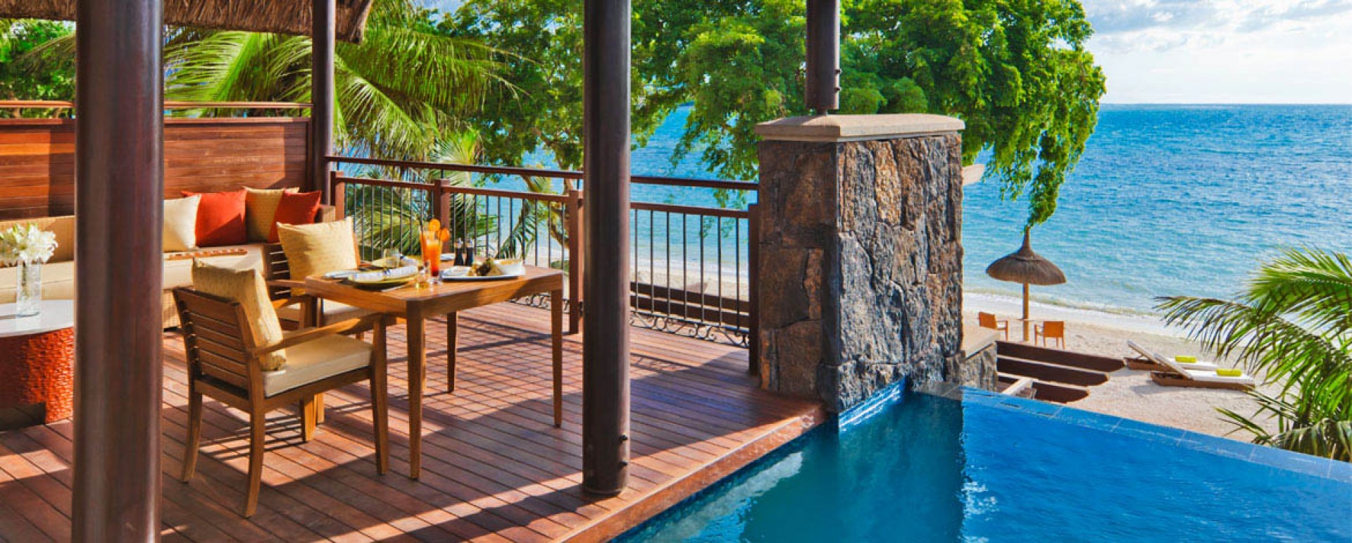 Mauritius-Acc-OceanFront-Pool-Suite-Img3-1170x470_0R7LC.jpg