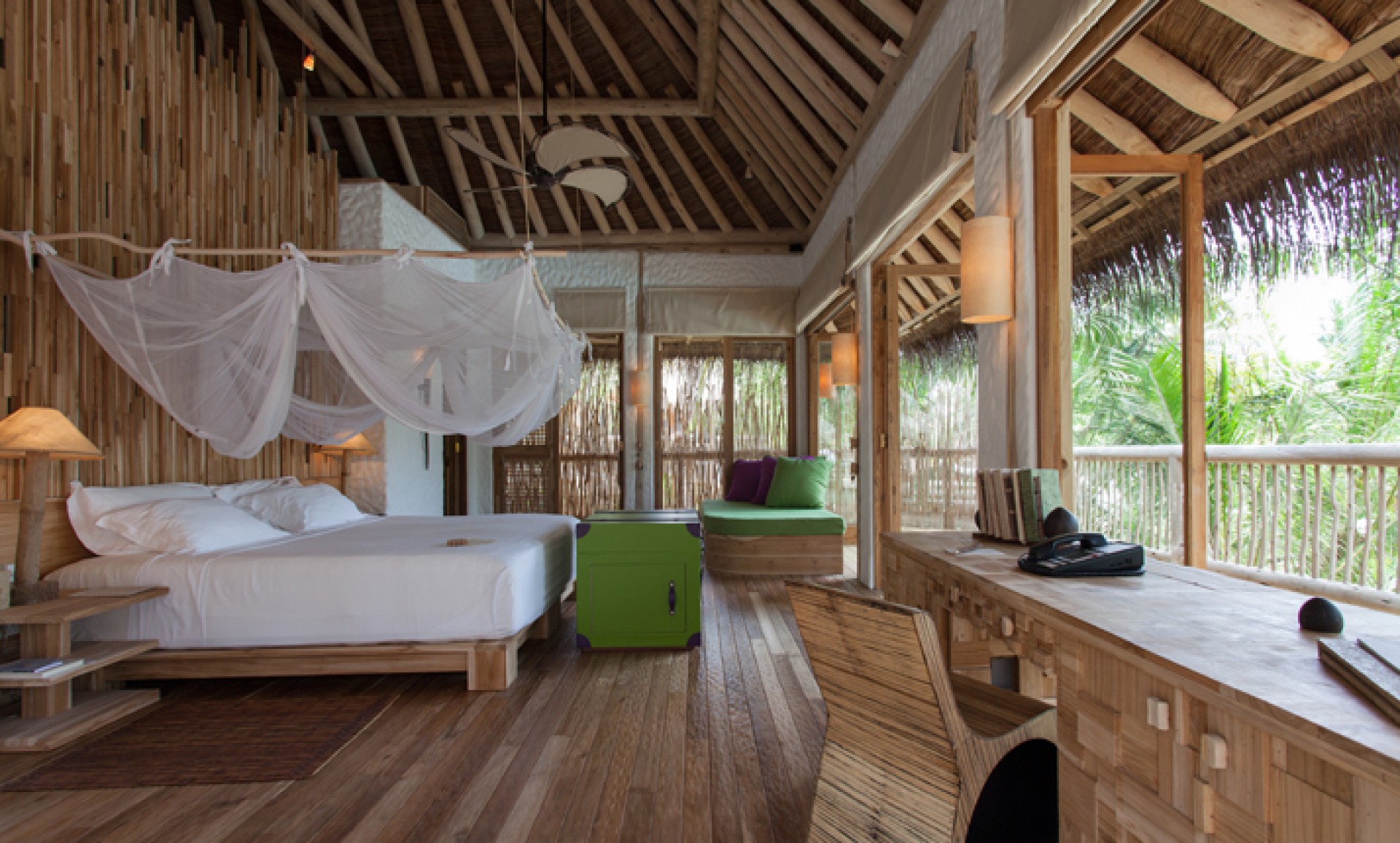 Soneva_Fushi_Villa14_Guest_bedroom1_interior_by_Sandro_Bruecklmeier_915_IXpYs.jpg