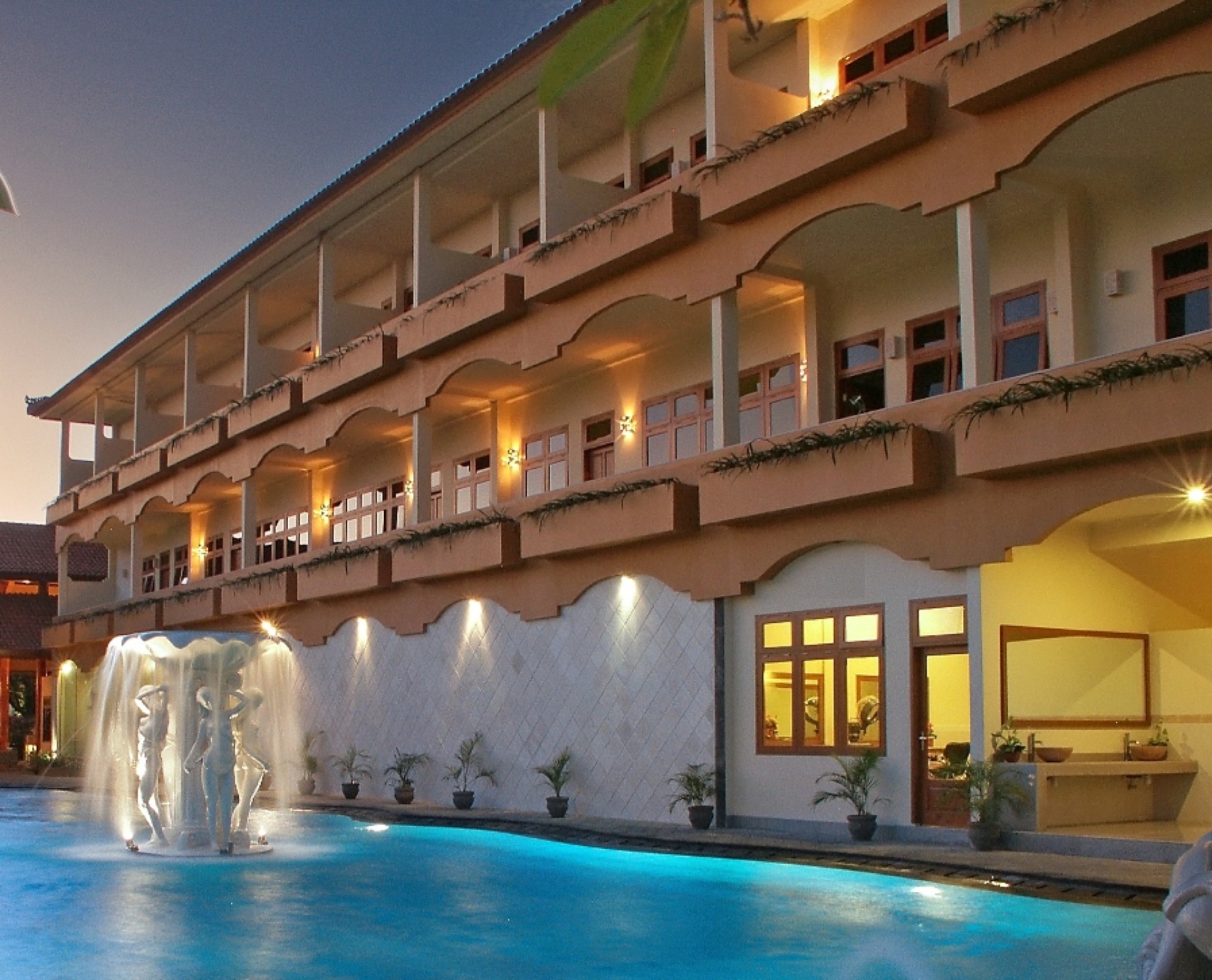 Superior-Room-Balcony-West-with-Pool-View_C5smj.jpg