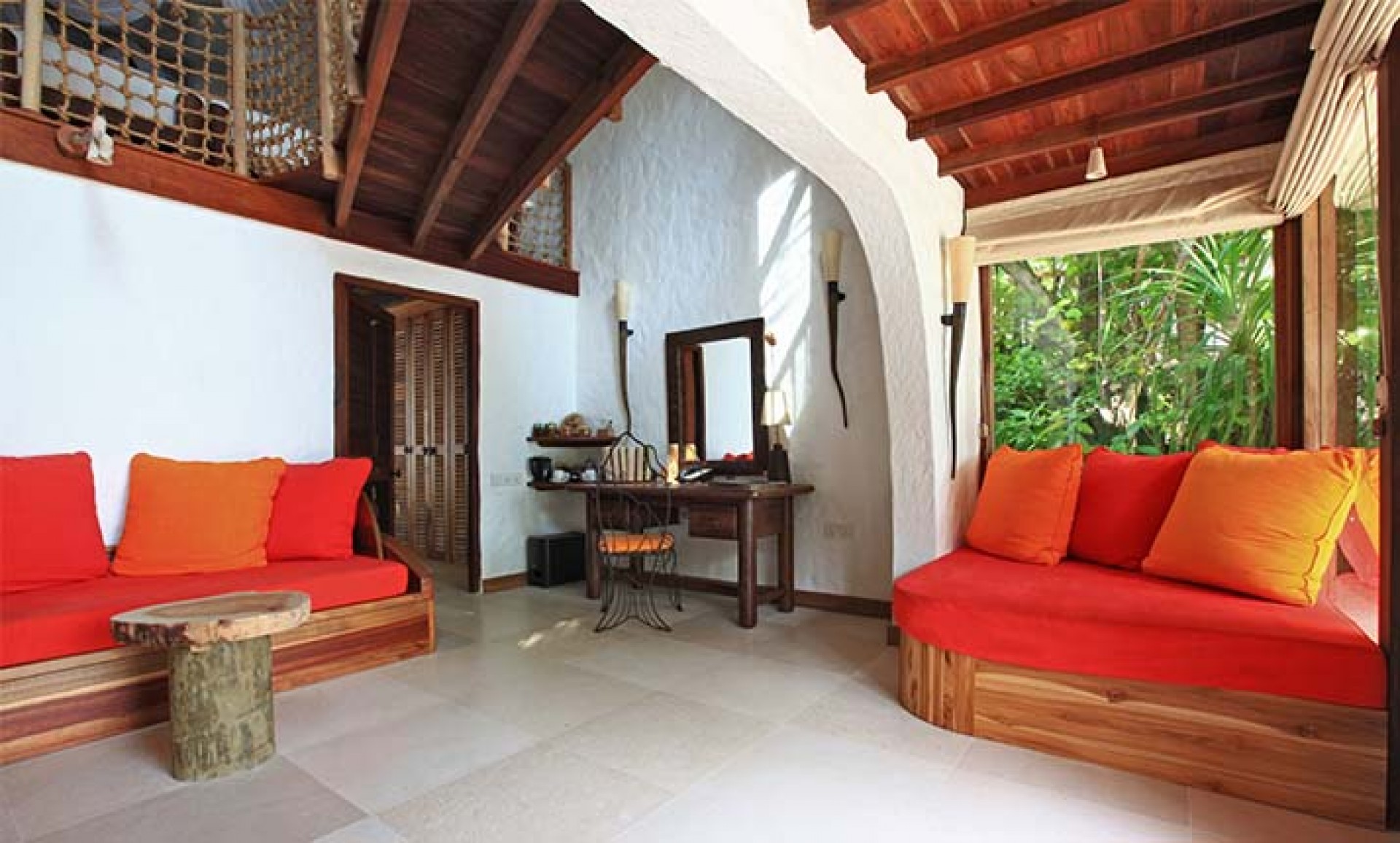 crusoe_villa_living_room_1_267_672_l6Egj.jpg