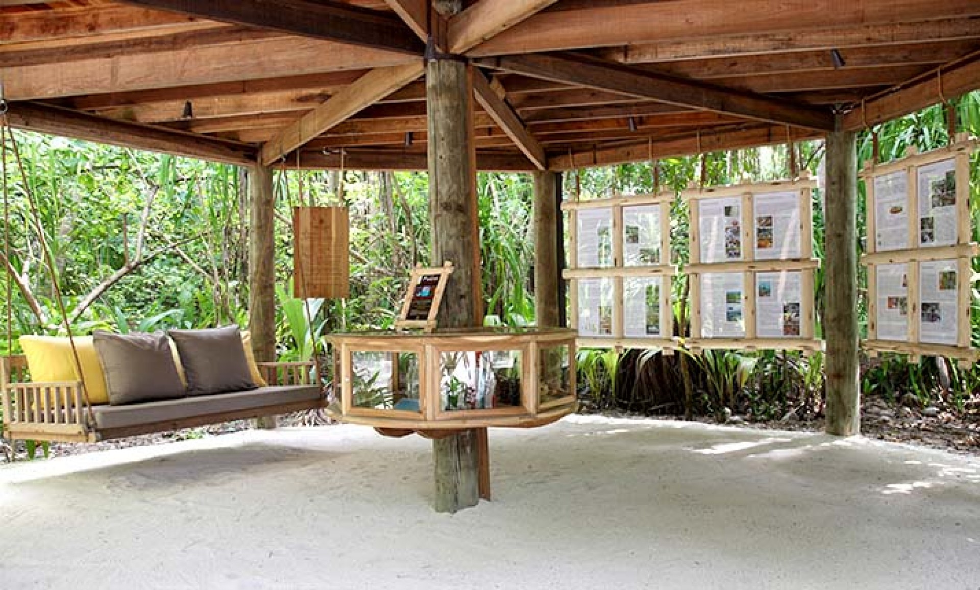 eco-centre_83_608_aeAUX.jpg