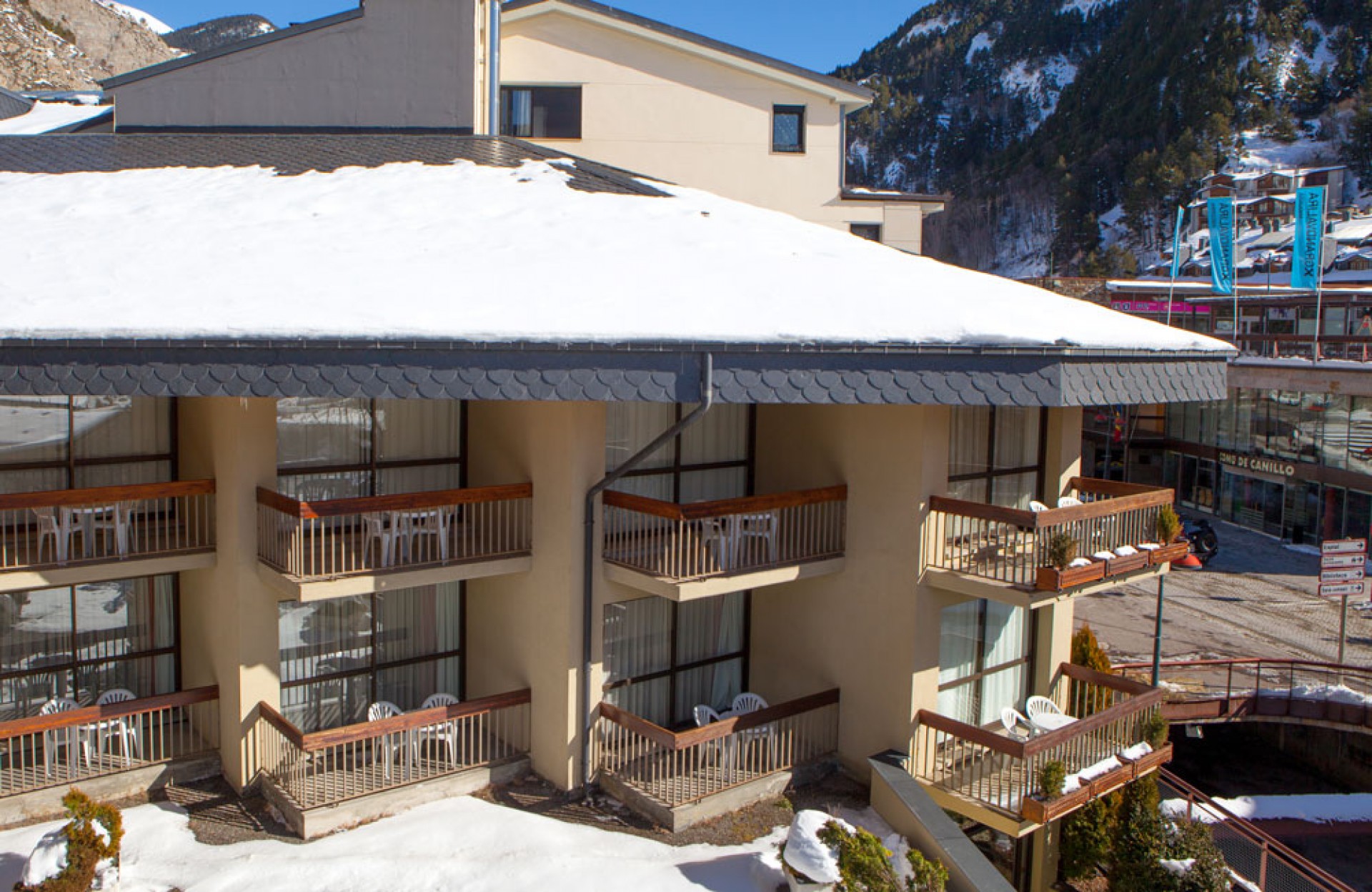 exterior-008_RrRsk.jpg