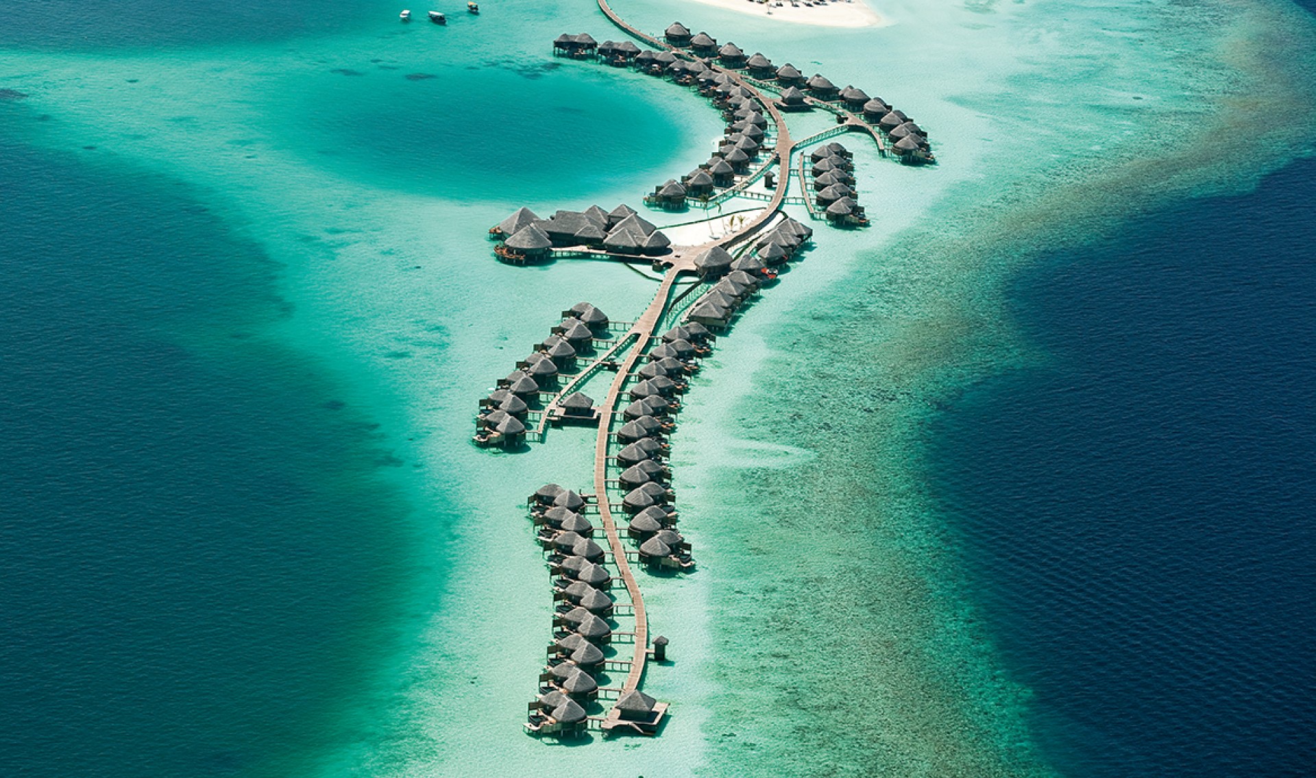 halaveli-maldives-aerial-view-6_dLGPC.jpg
