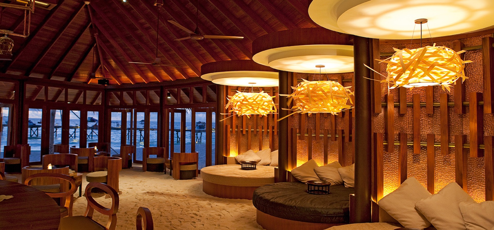 halaveli-maldives-jahaz-restaurant-6_gBVvY.jpg