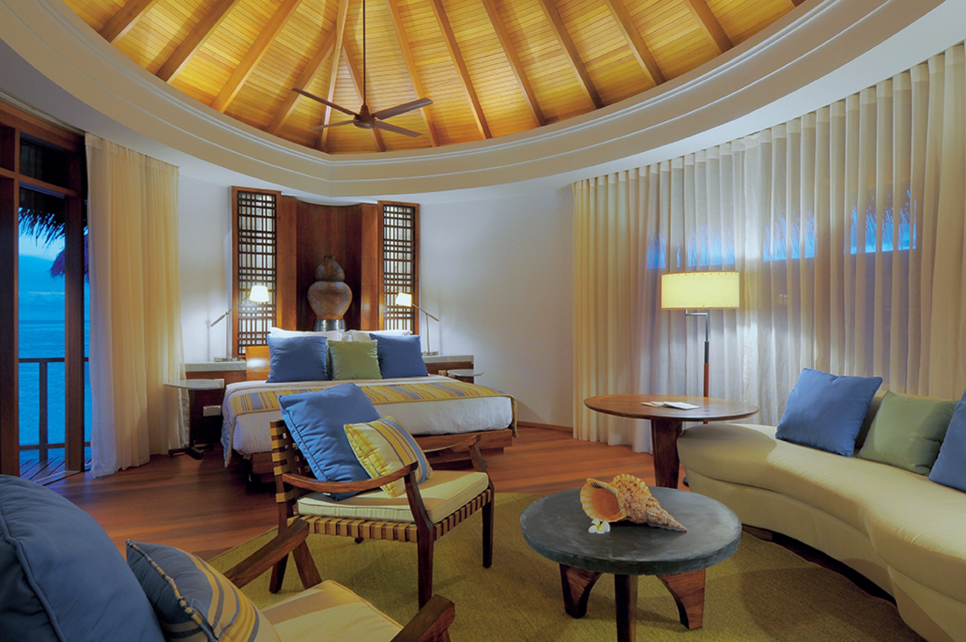 halaveli-maldives-water-villa-10_TcNAM.jpg