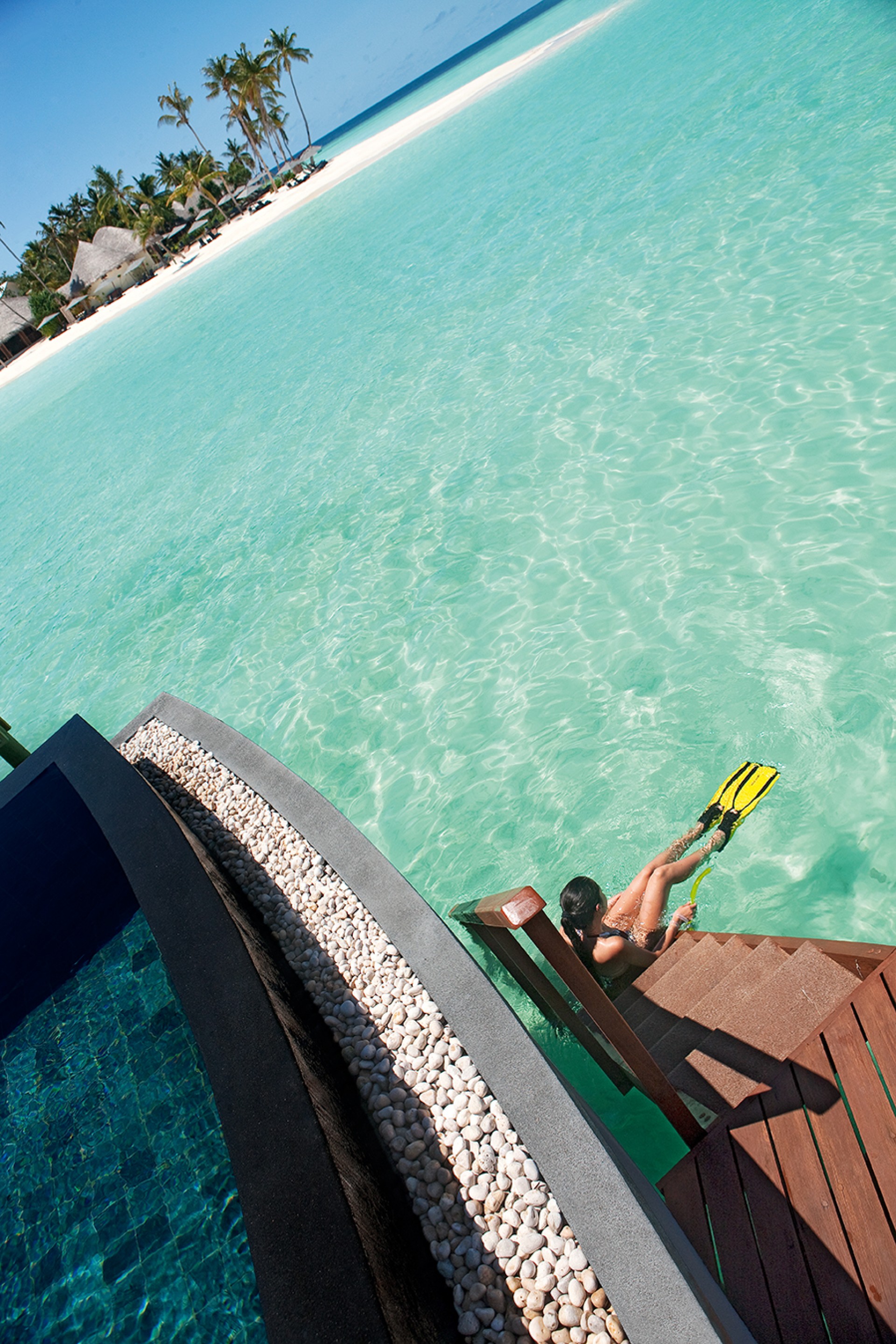 halaveli-maldives-water-villa-11_yfWIa.jpg