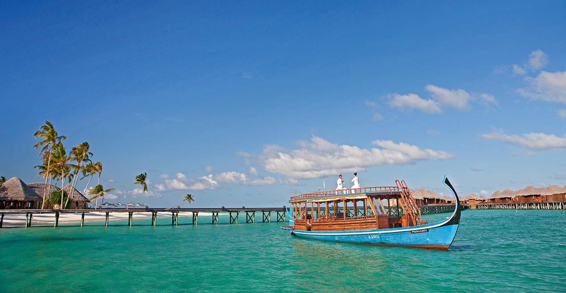 halaveli-maldives-yoga-1_pYgAr.jpg