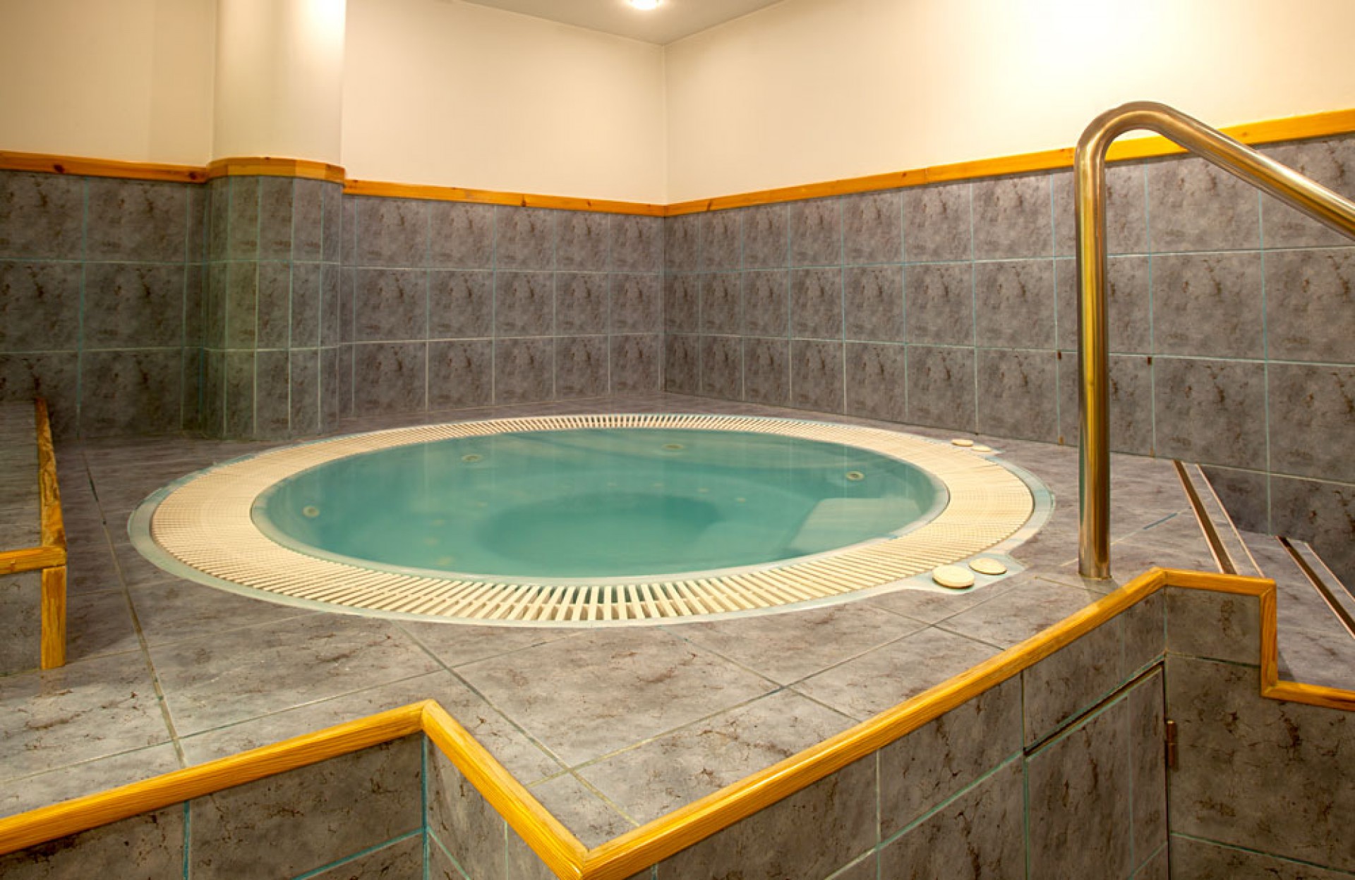 jacuzi-01_glZii.jpg