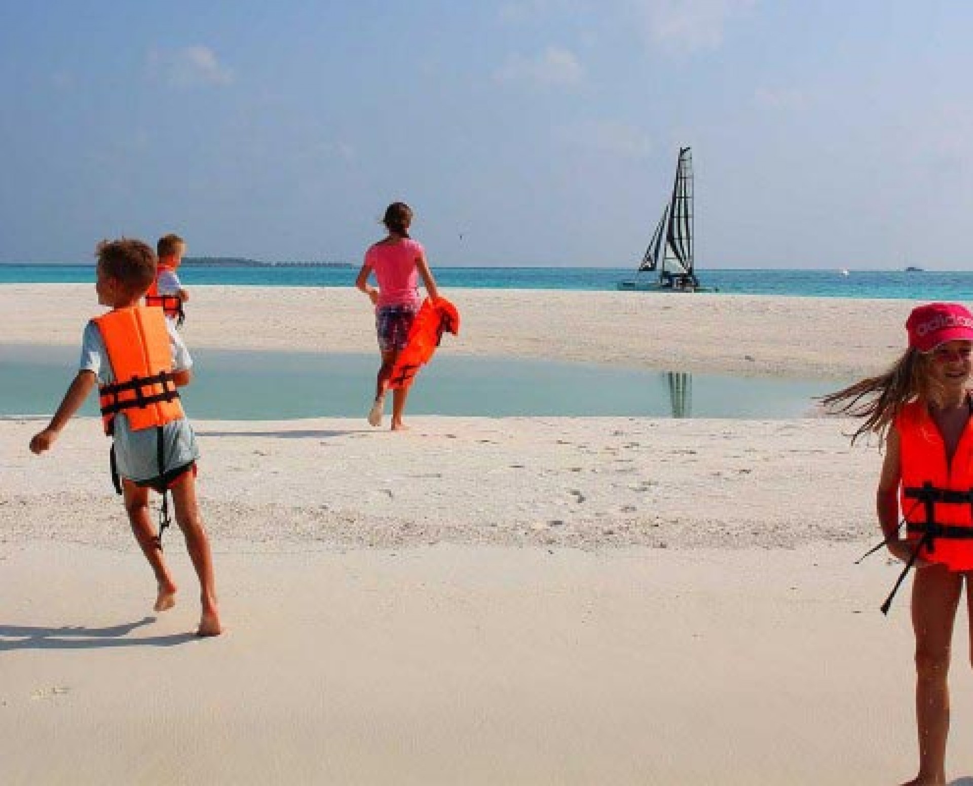 kids-beach-1600x900-495x400_oH2C8.jpg