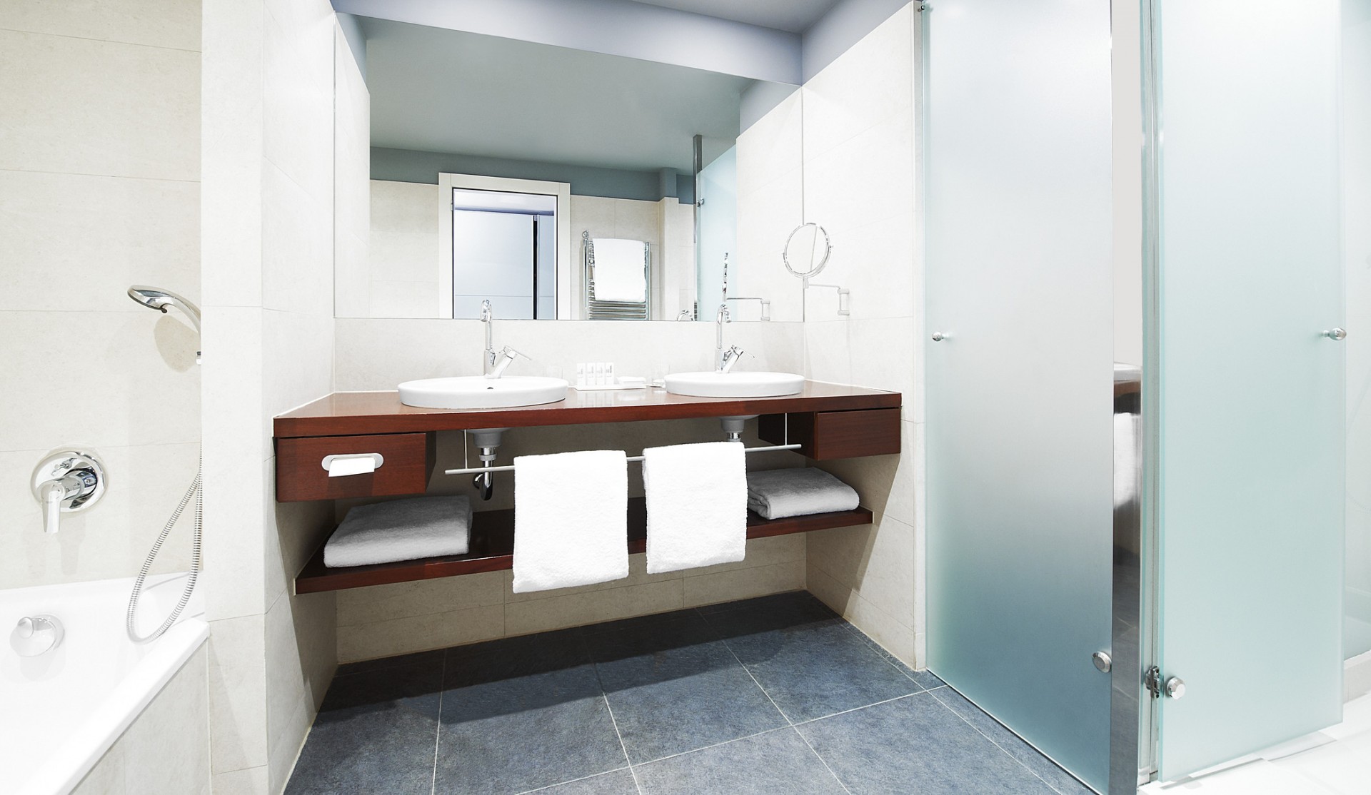 mer3037gb-111990-Guest_Bathroom_SBuO9.jpg