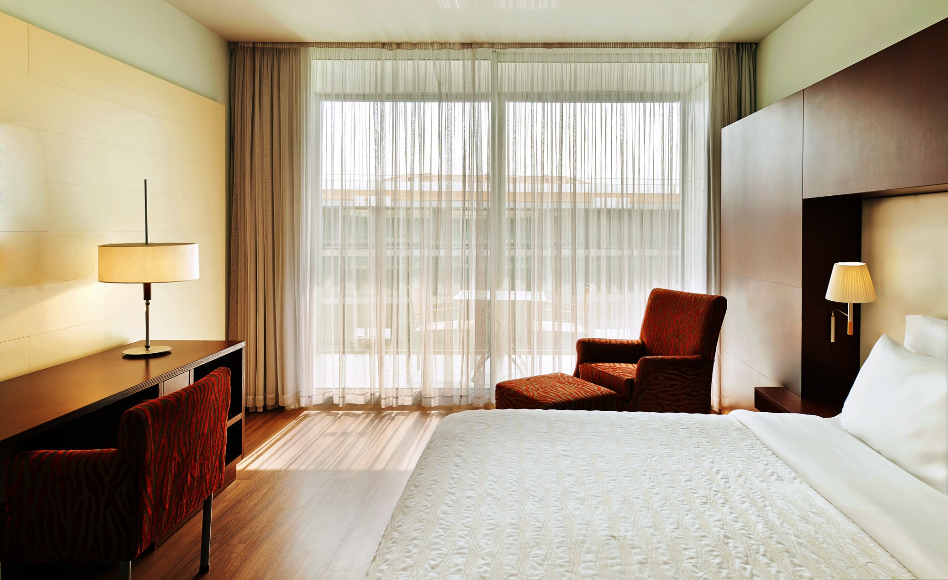 mer3037gr-152331-Deluxe_room_with_Terrace-1_aT2wb.jpg