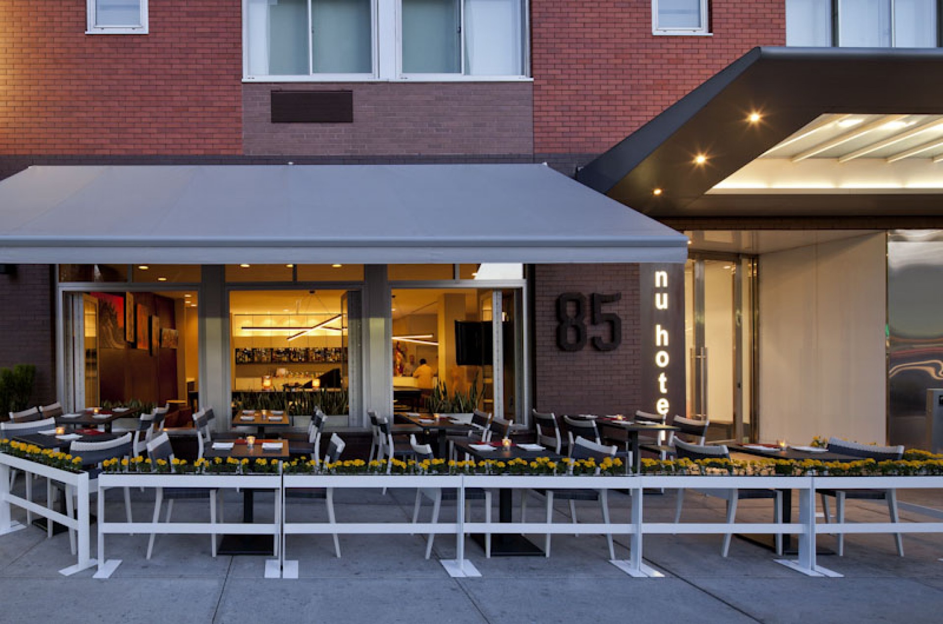 nu_hotel_brooklyn_Bar_exterior_evening2_0Xcf6.jpg
