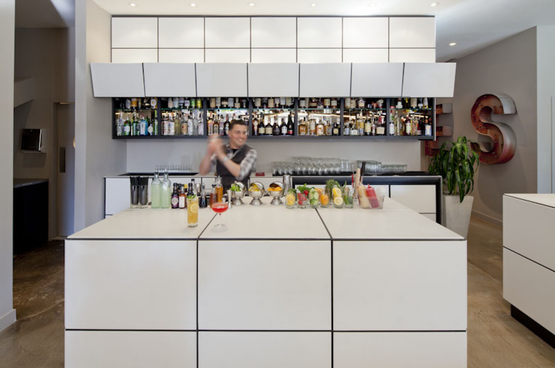 nu_hotel_brooklyn_Bar_interior_bartender_TbX10.jpg