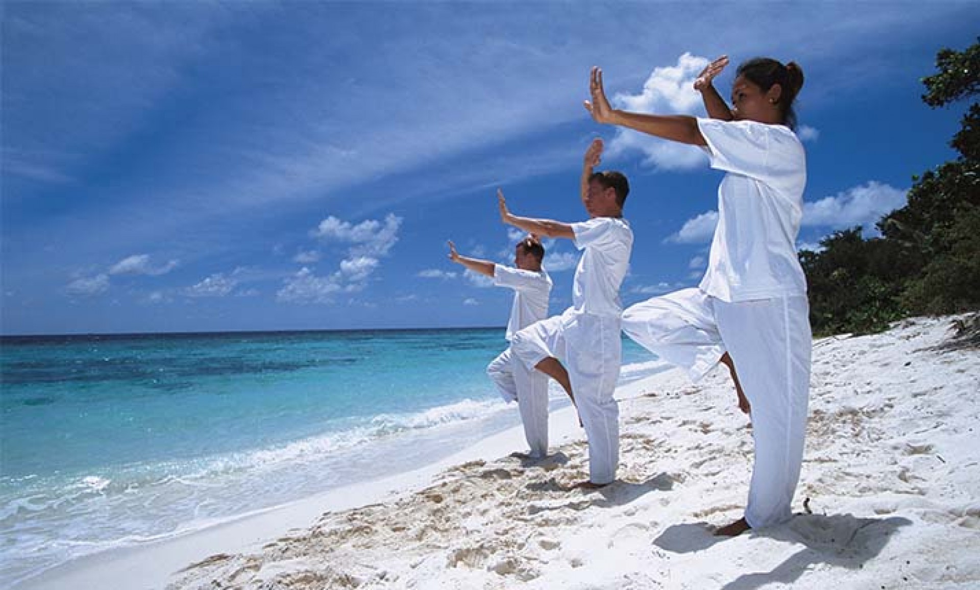 soneva-fushi-resort-maldives---yoga-on-the-beach_268_737_GogPC.jpg