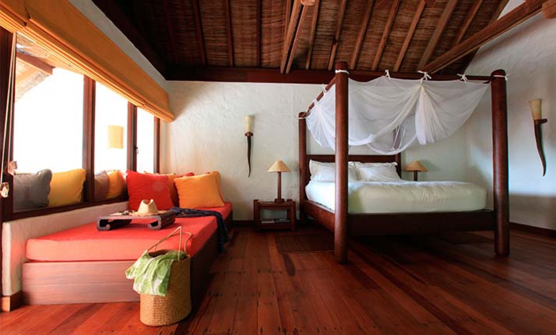 soneva-fushi-villa-2_267_683_k8PYx.jpg