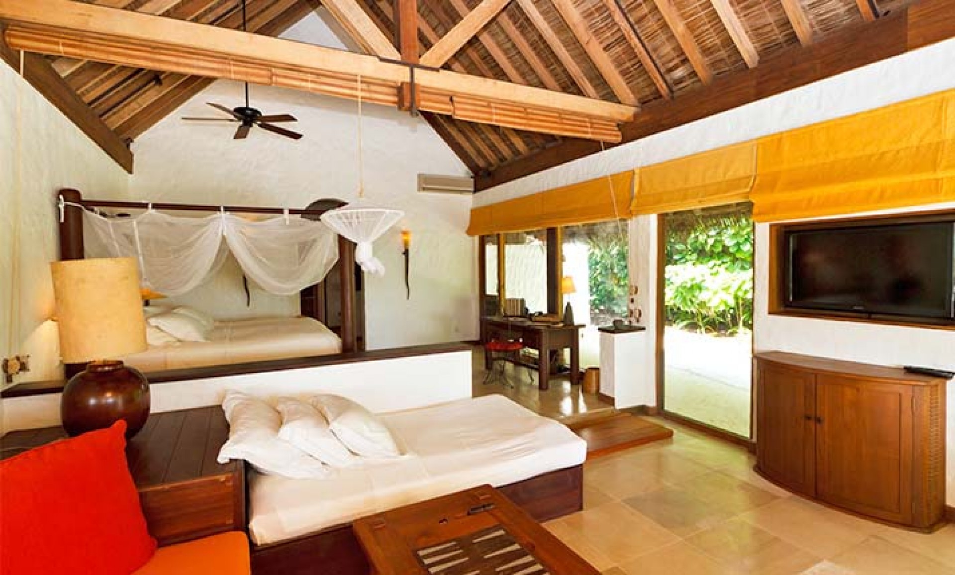 soneva-fushi-villa-suite-2-bedroom-with-pool-4_267_688_UDAGT.jpg