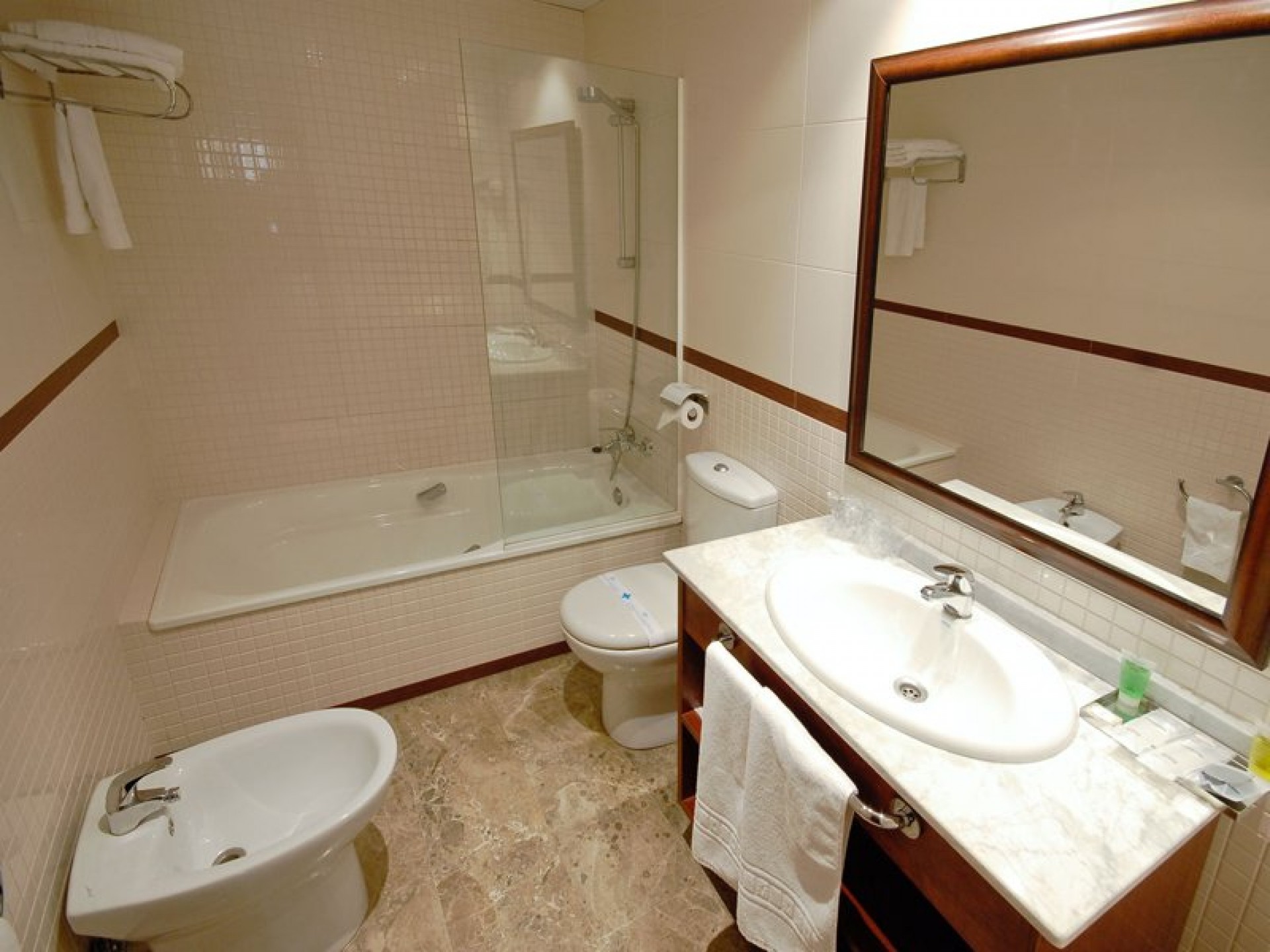 teruel-con-niños-baño_mApUK.jpg